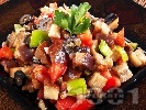 Рецепта Гръцка салата с печени патладжани, домати, чушки, маслини и каперси